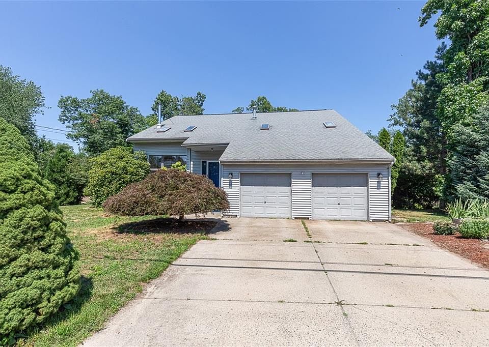 1st image of 8 Ashley Dr