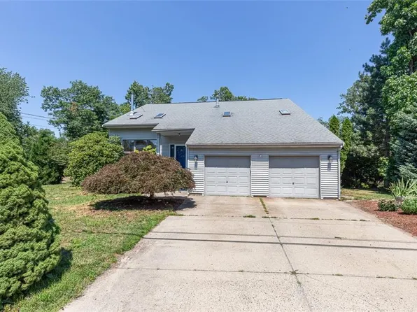 8 Ashley Dr, Lincoln, RI 02865