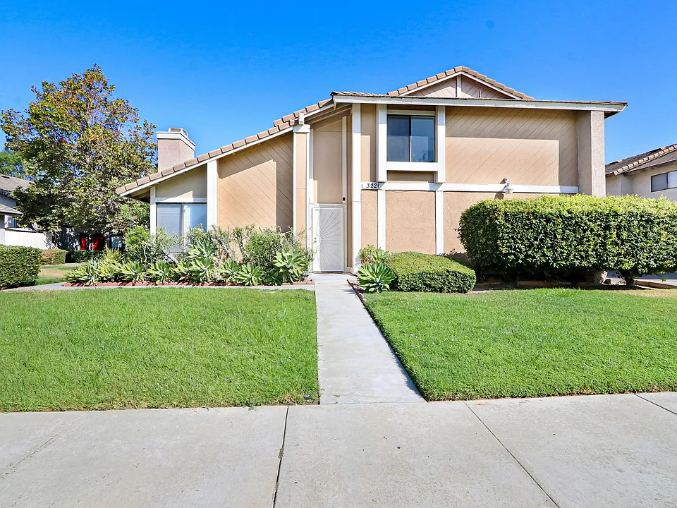 3221 Triumph Ln
