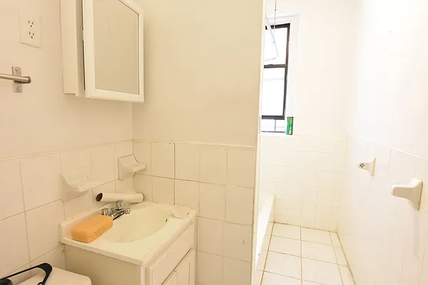 Rented by Clove Realty LLC | media 36