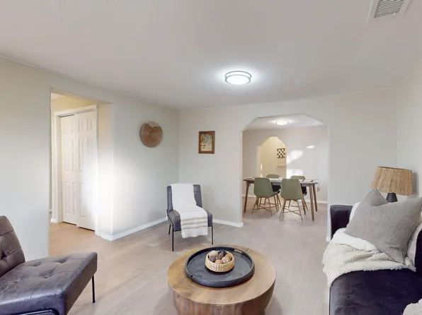 316 49th St NW, Albuquerque, NM 87105