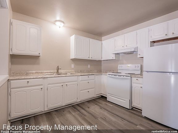 3rd image of 1004 Apple Blossom Dr #11626379