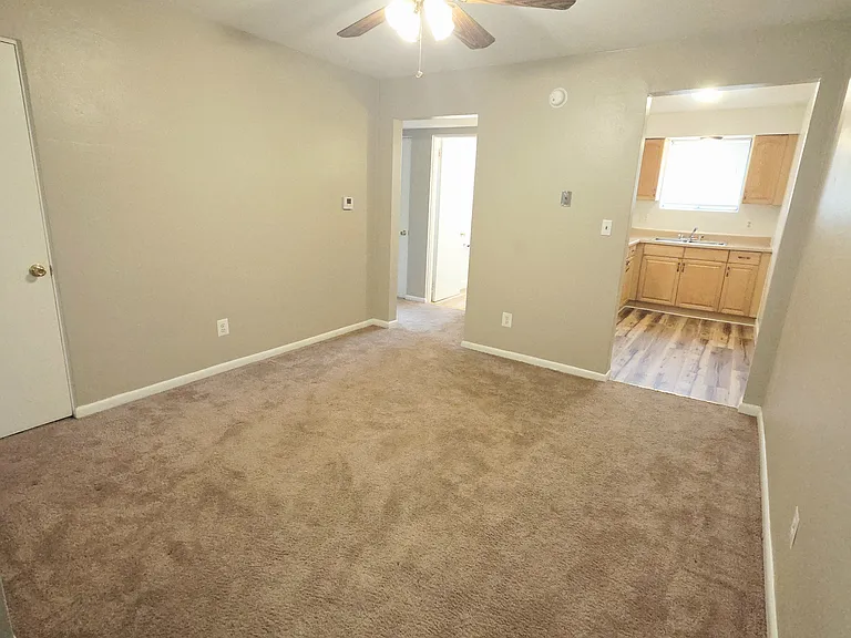 111 Pine Dr #10 — Photo 7