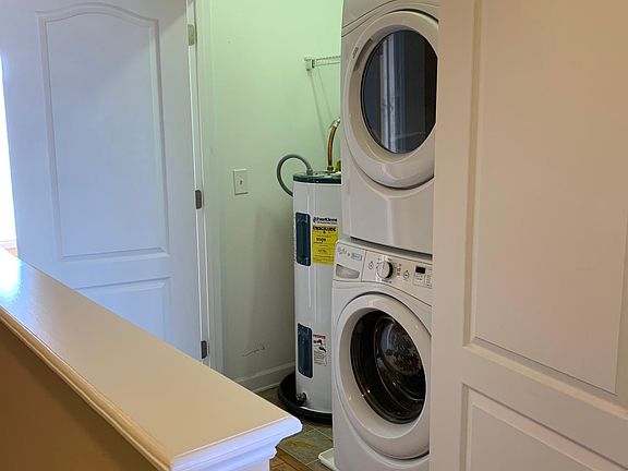 Top floor full-size w/d