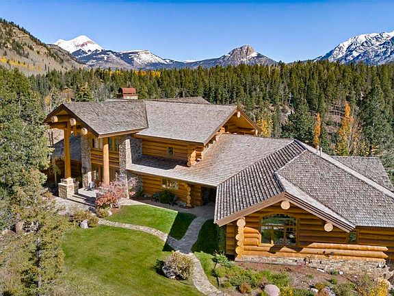 3rd image of 464 Pinnacle View Drive
