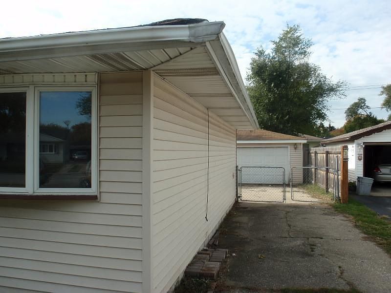 2nd image of 9326 Ellen St