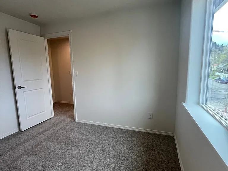 975 W 27th Ave — Photo 16