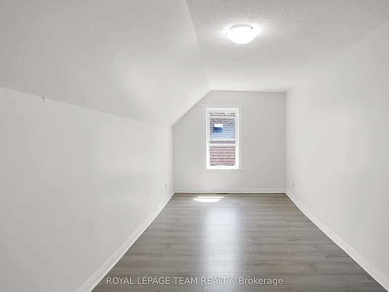4 Eccles St #5 — Photo 27