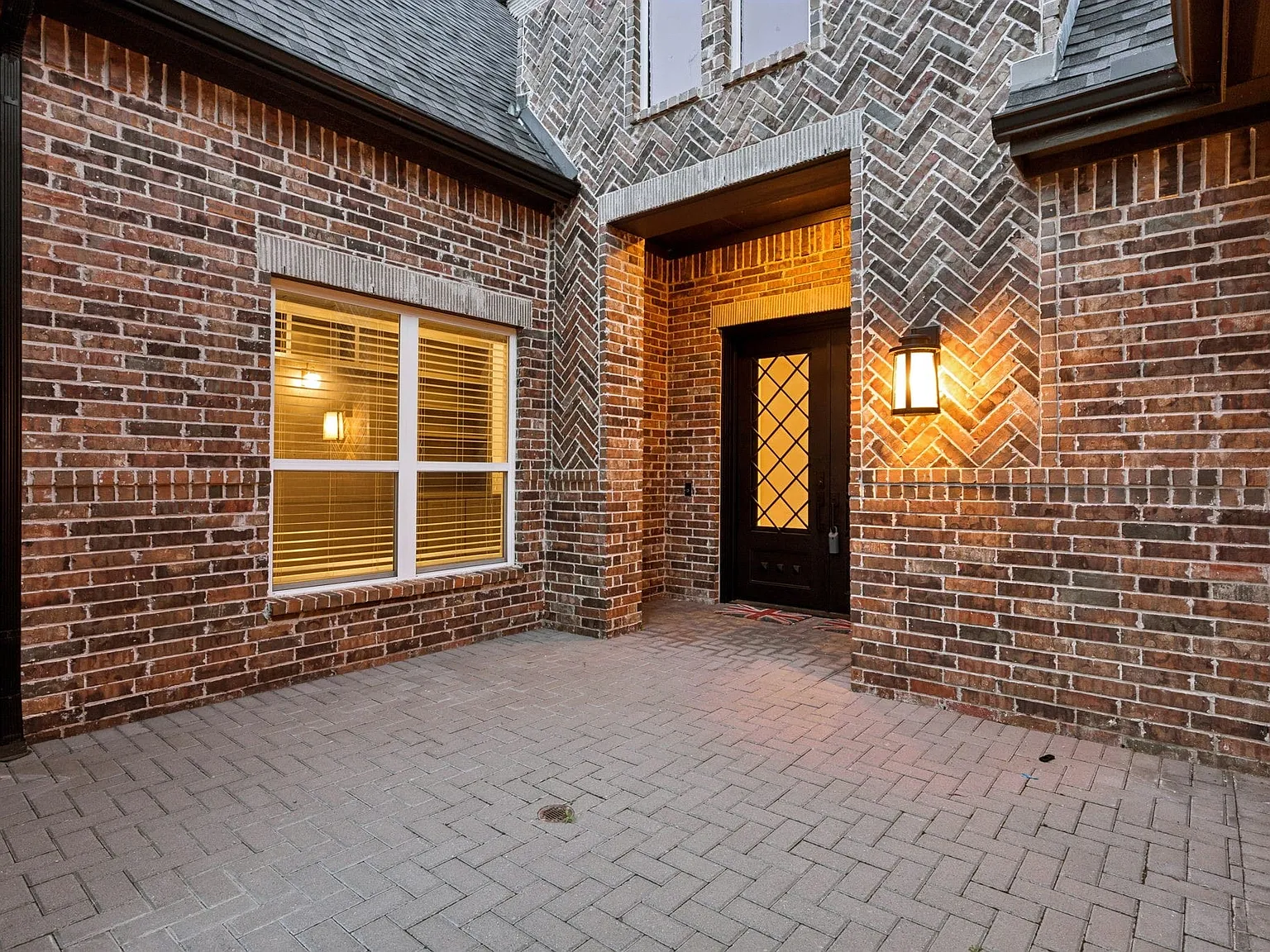 4 bed, 6.0 bath, 3854 sqft, $6,000 — Photo 3