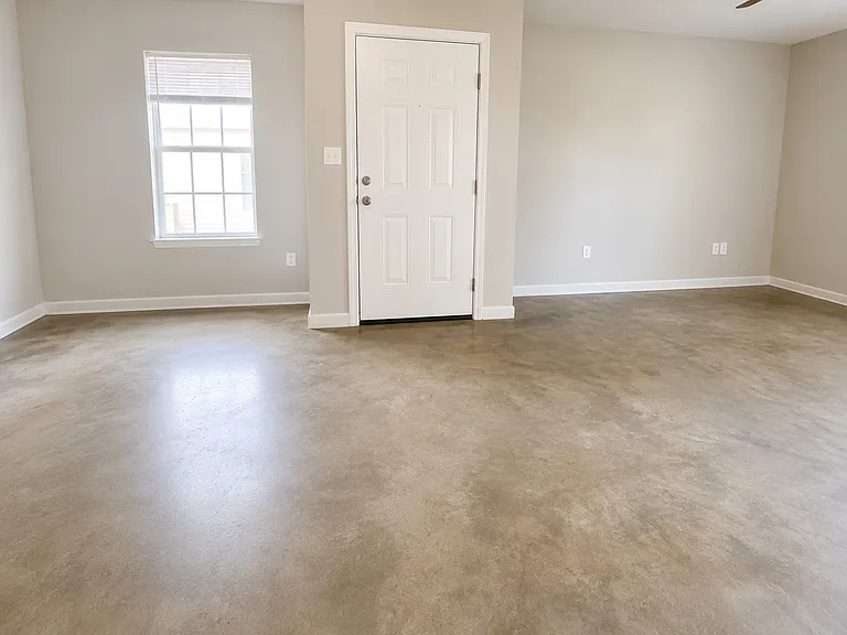 1326 W Huntington Ave #B — Photo 4
