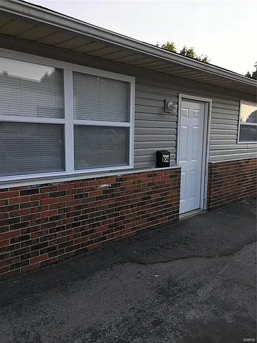 104 E Grace St Photo 1