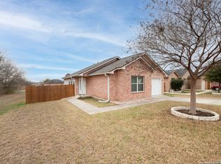 60 4th St W, Converse, TX 78109