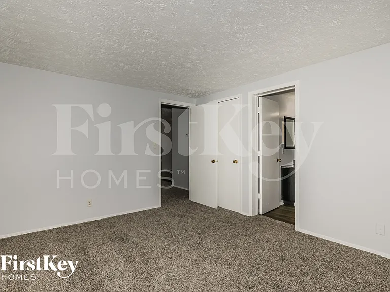 4638 N Richardt Ave — Photo 9