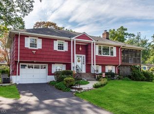 10 Hopi Trl, Oak Ridge, NJ 07438
