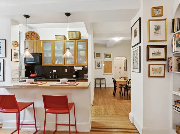 235 East 22nd Street 1A image 2 of 4