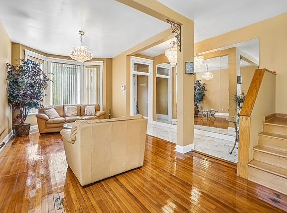 4th image of 514 W 66th St