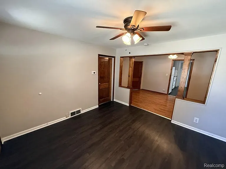 3086 Margaret St — Photo 4