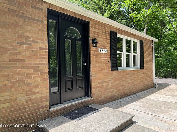 2nd image of 2117 Heathrow Ln