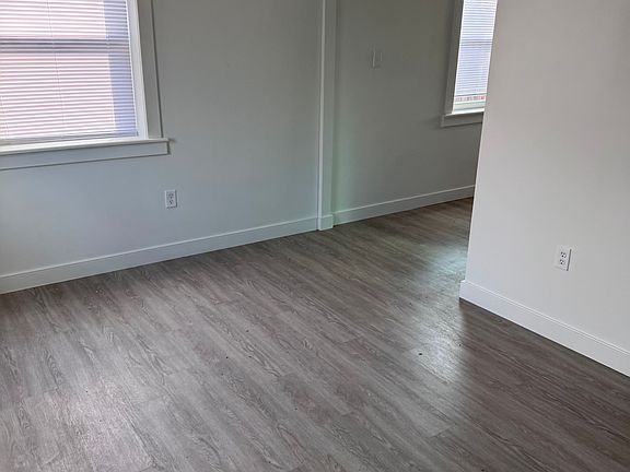 5th image of 440 Anderson Dr
