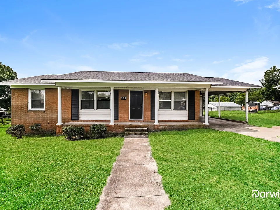221 Tanglewood Dr