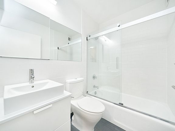 3rd image of 200 E 11th St APT 205