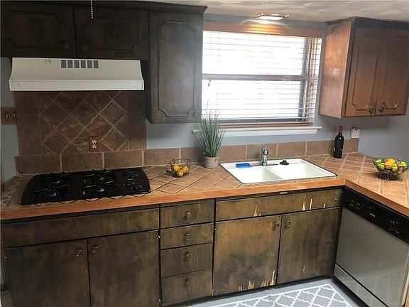 3rd image of 3041 Cameo Ln