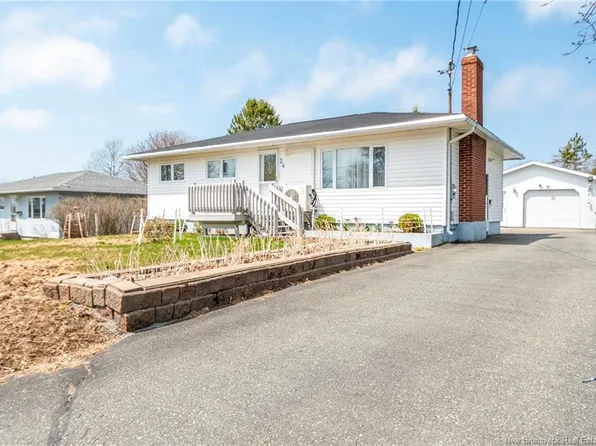 24 Glengarry Dr, Saint John, NB E2J 2Y3