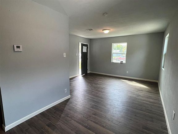 3rd image of 1533 Park Ln