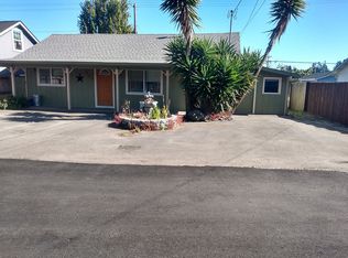 463 Mendy St, Brookings, OR 97415