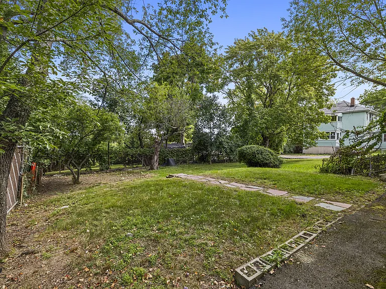 17 Tesla Ave — Photo 10