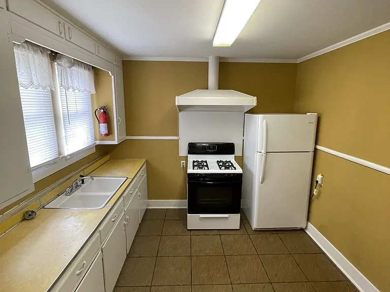 609 Jefferson Blvd — Photo 4