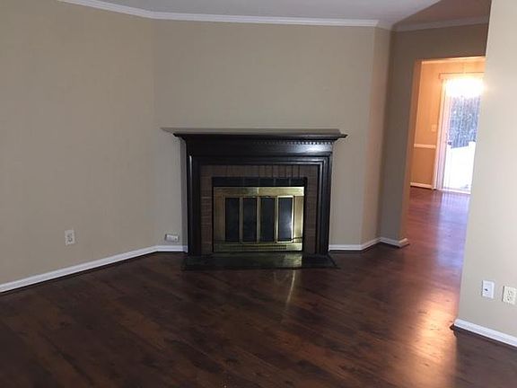 3rd image of 806 Chesney Ln
