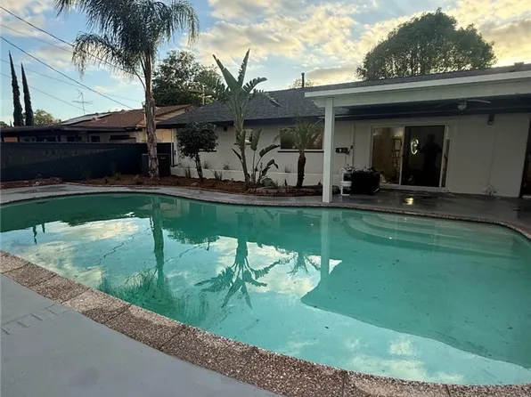 8800 Comanche Ave, Winnetka, CA 91306