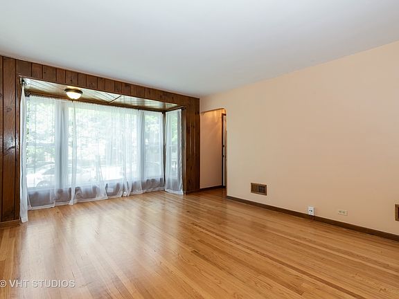 3rd image of 6751 N Ozanam Ave