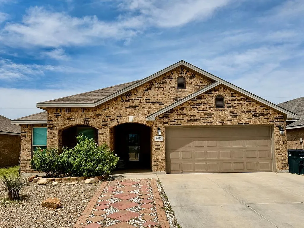 4 bed, 2.0 bath, 2060 sqft, $2,750 — Photo 1