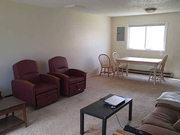 4th image of 906 Baker St