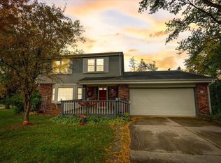 1665 Dellwood Ct, Grafton, WI