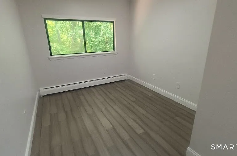 244 Oakville Ave #F — Photo 11