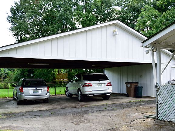 3rd image of 451 Brookwood Dr