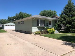 813 12th St SW, Huron, SD 57350