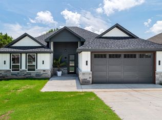 2309 Forest Hill Ln, Granbury, TX 76048