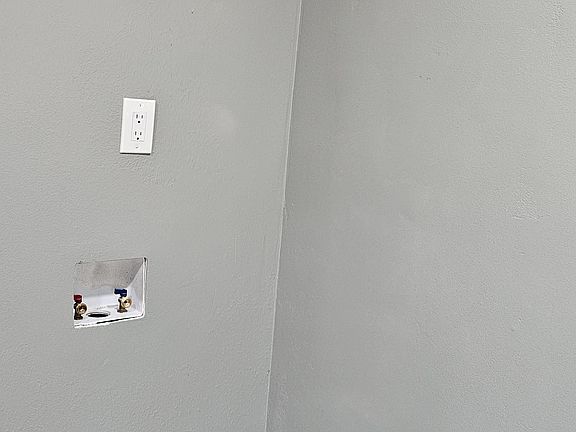 2nd image of 5653 Lewis Ave