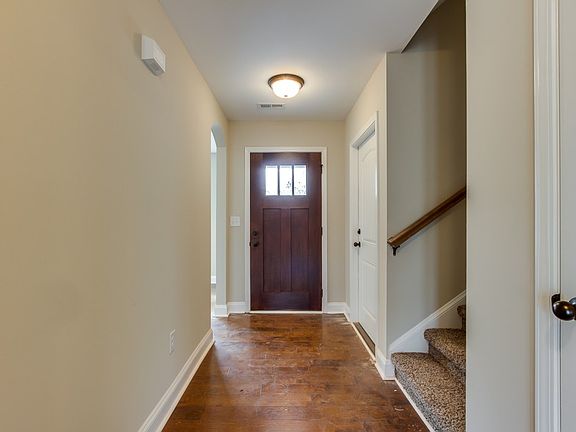 4th image of 300 Hawk Valley Dr