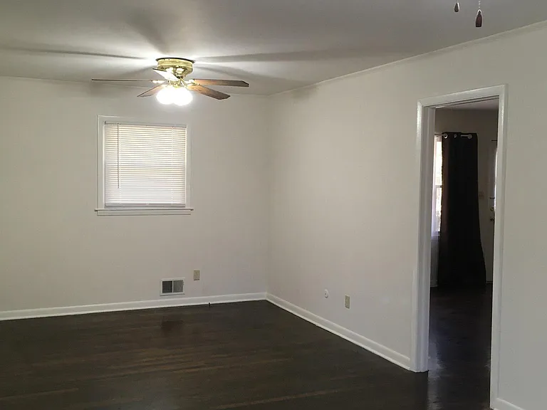 710 Earl St SE — Photo 7