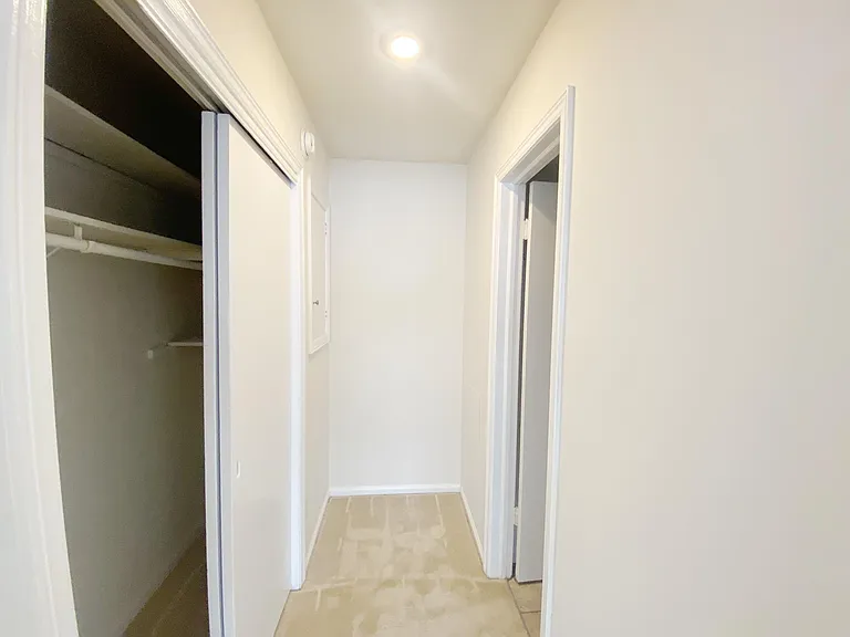 Somerset Apartments — Photo 23
