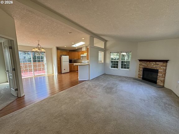 3rd image of 855 Maple St