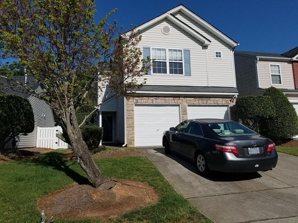 Front of the house showing Garage and Main Entry door