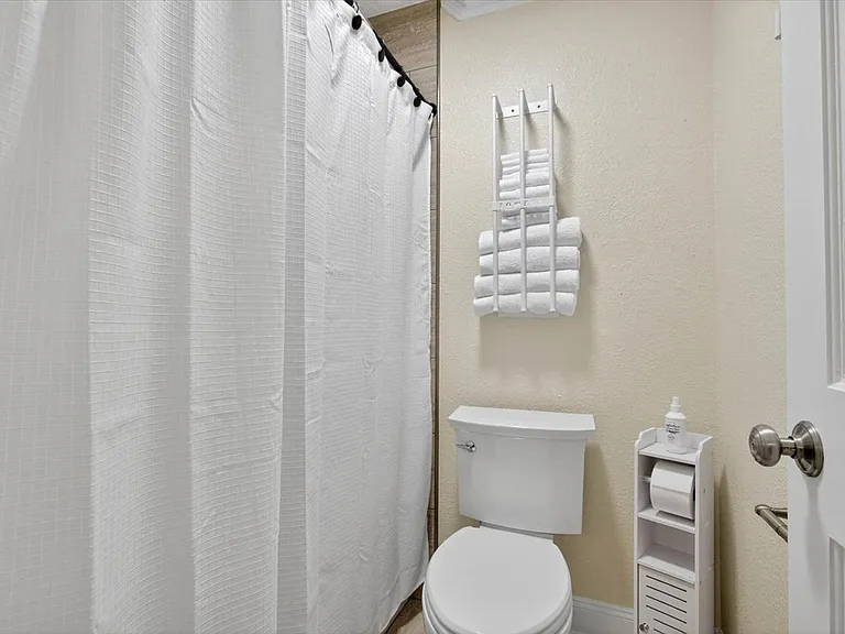 3520 Clifden Dr — Photo 36