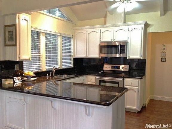 5th image of 3625 Woodglade Ct