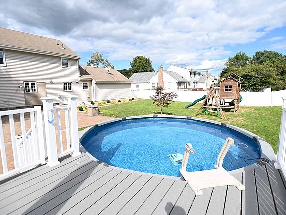 5th image of 132 Barrington Way